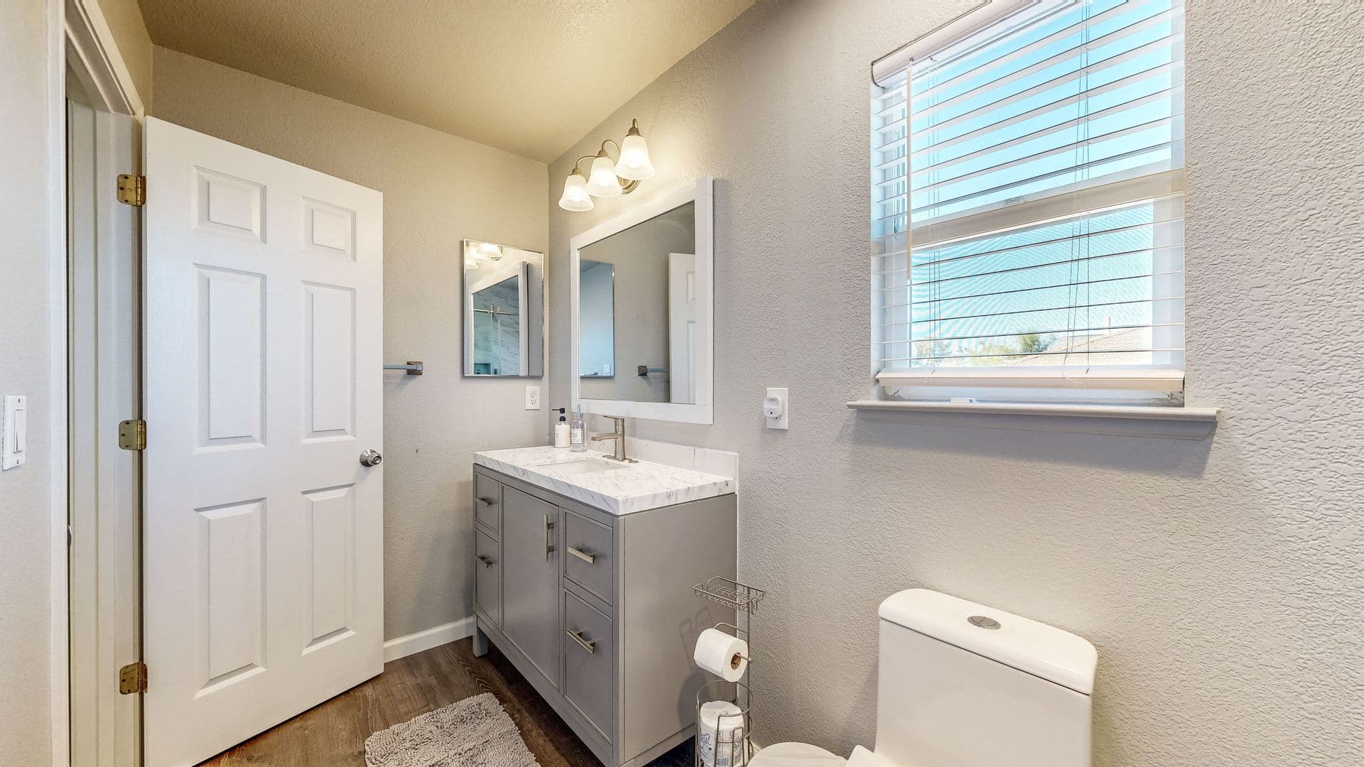 Windsor House: 8112 Luisa Way