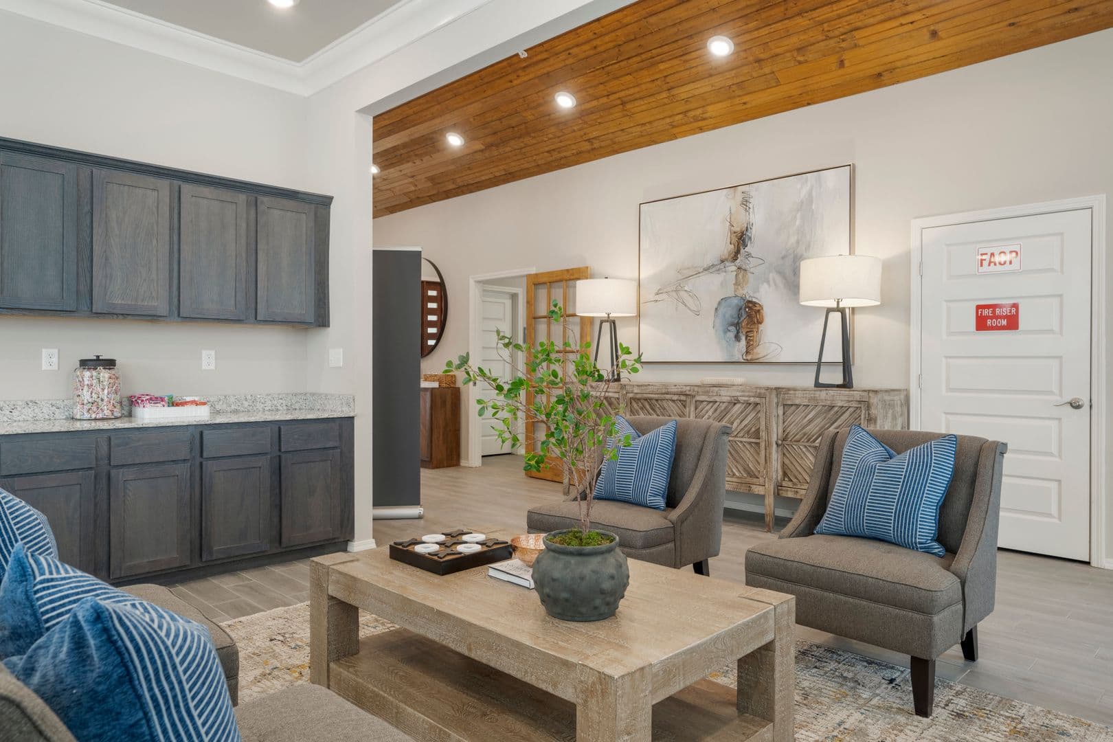 Springdale Apartment: 3324 S Old Missouri Rd