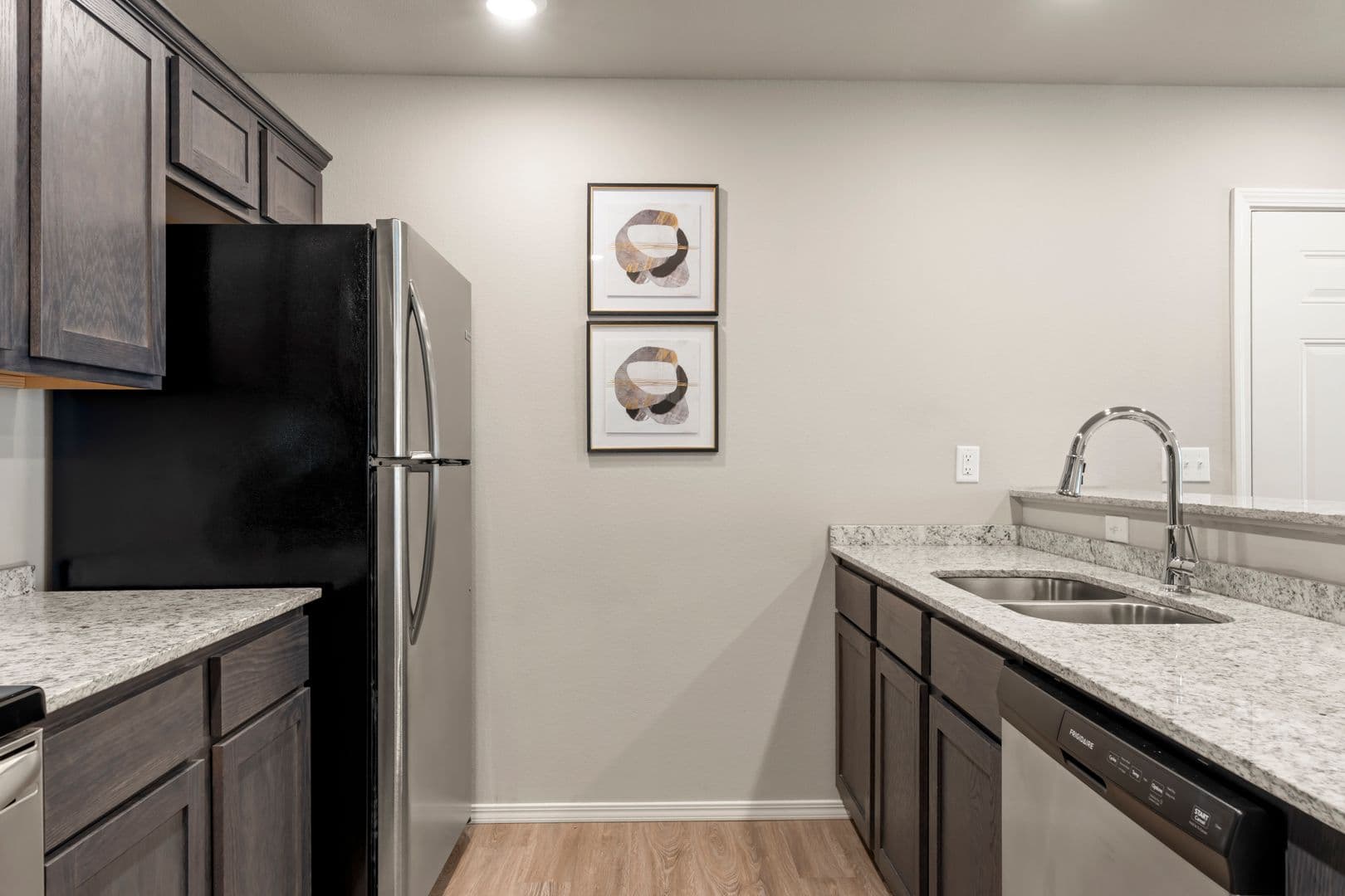 Springdale Apartment: 3324 S Old Missouri Rd