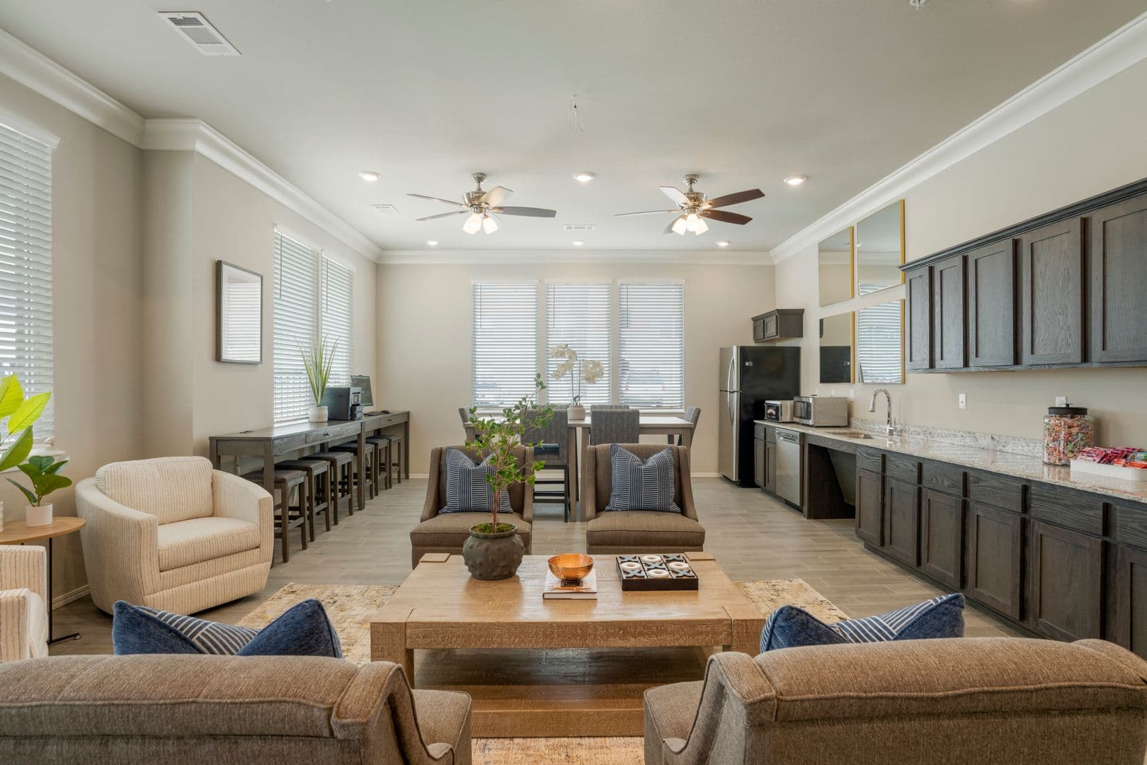 Springdale Apartment: 3324 S Old Missouri Rd