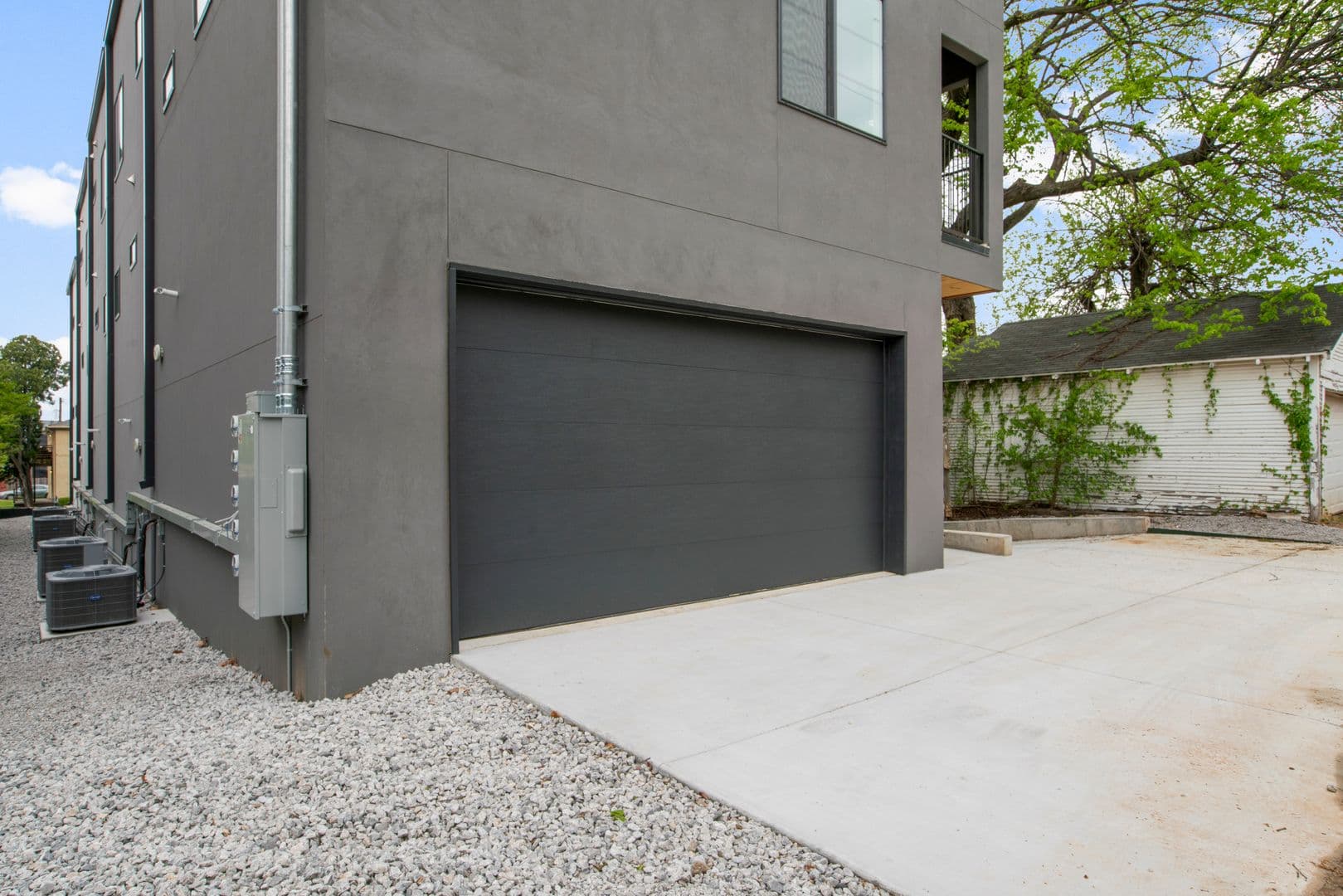 Tulsa Apartment: 1411 S Quaker Ave