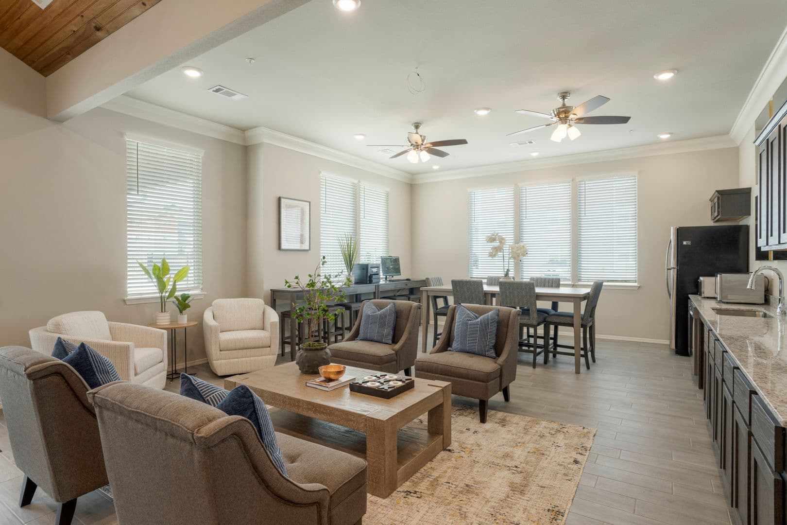 Springdale Apartment: 3324 S Old Missouri Rd