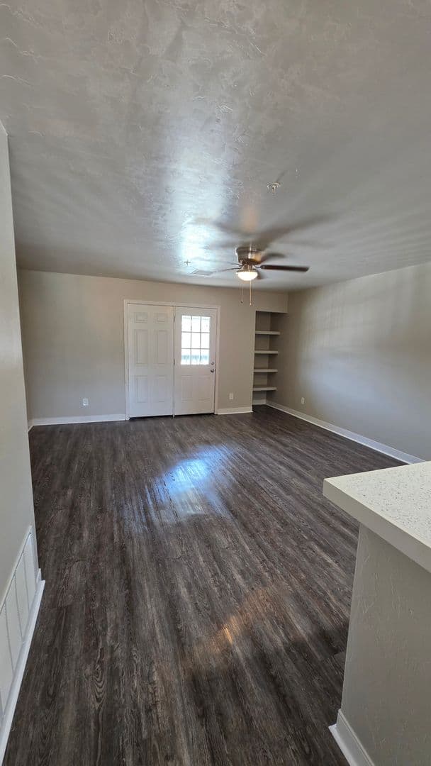 Oklahoma City Apartment: 2700 Indian Creek Blvd