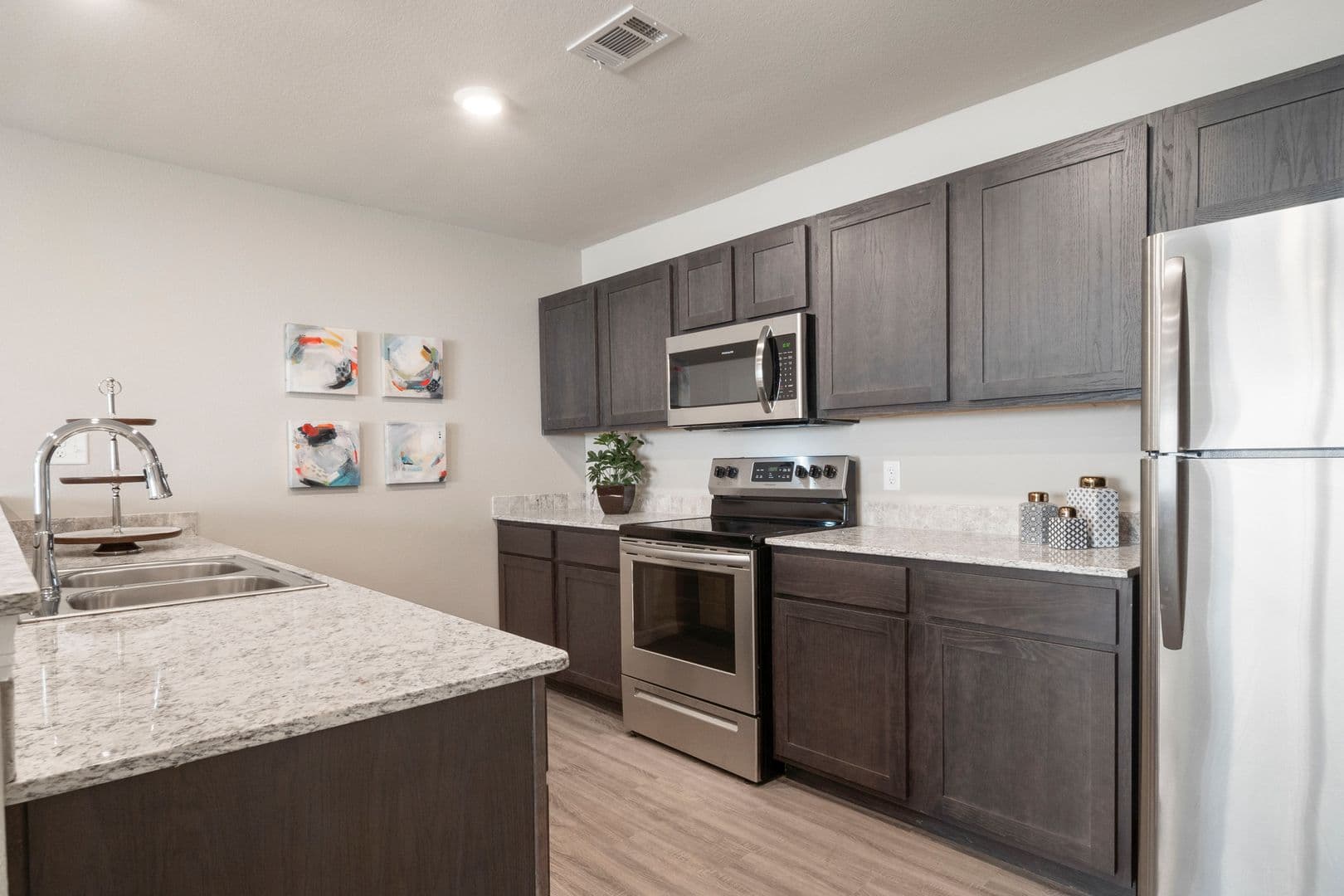 Springdale Apartment: 617 Spallone Blvd