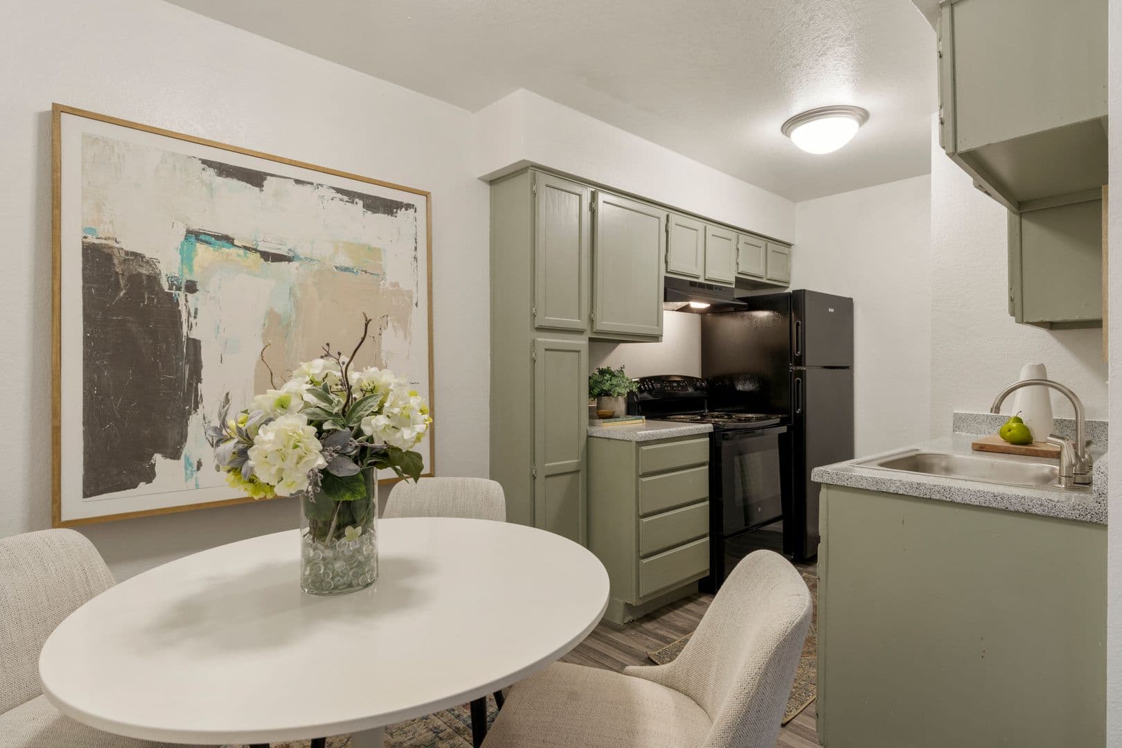 Norman Apartment: 1100 Oak Tree Ave