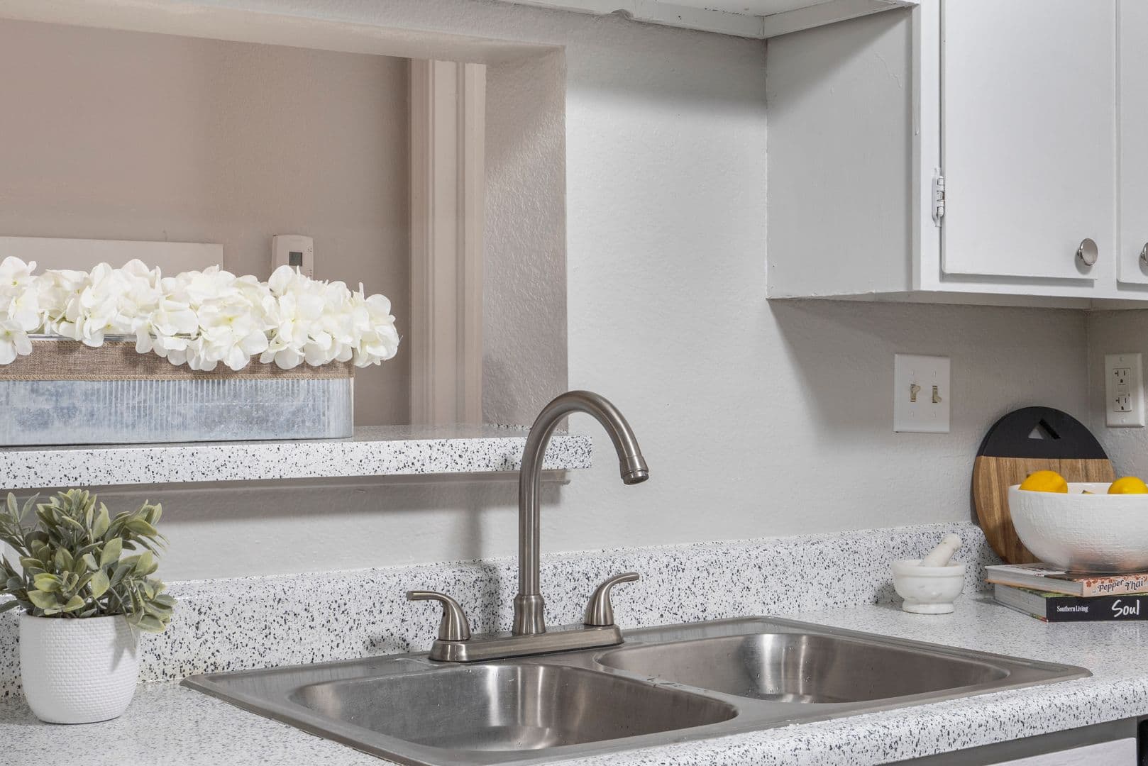 Tulsa Apartment: 10011 S Sheridan Road