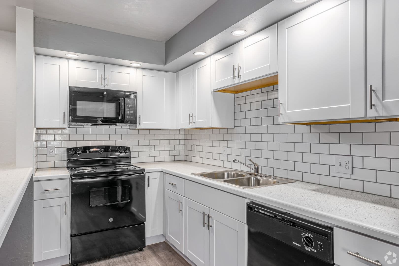 Oklahoma City Apartment: 2700 Indian Creek Blvd