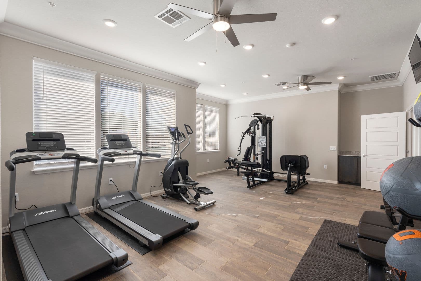 Springdale Apartment: 617 Spallone Blvd