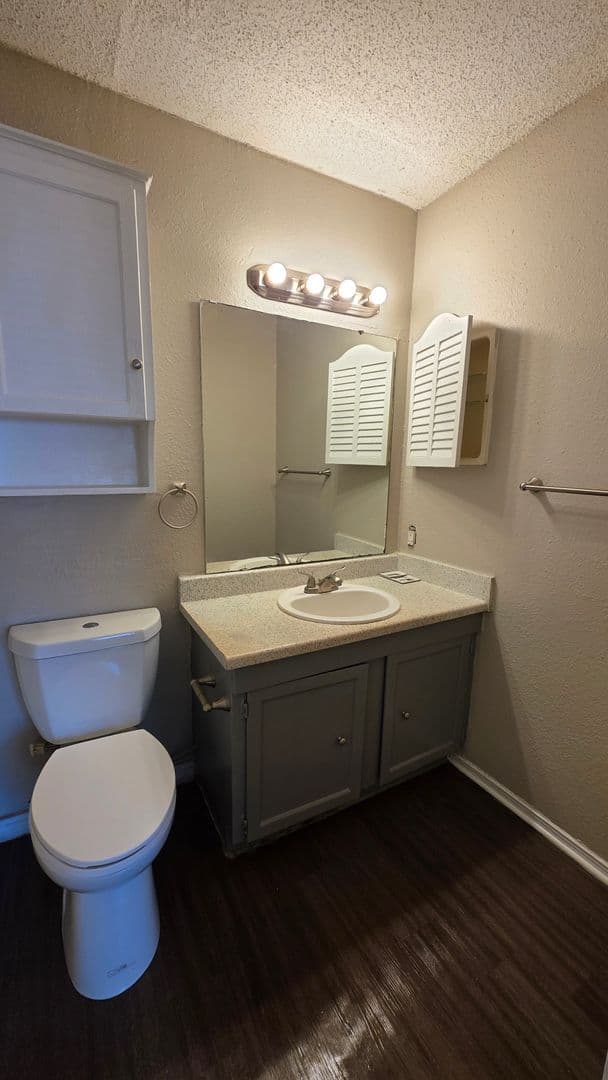 Oklahoma City Apartment: 2700 Indian Creek Blvd