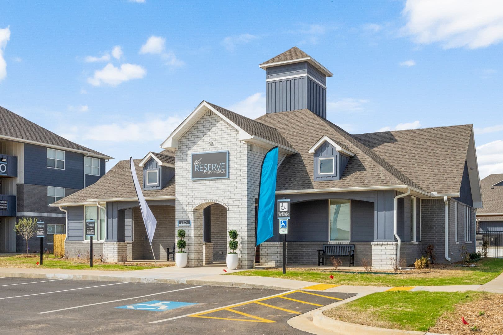 Springdale Apartment: 3324 S Old Missouri Rd