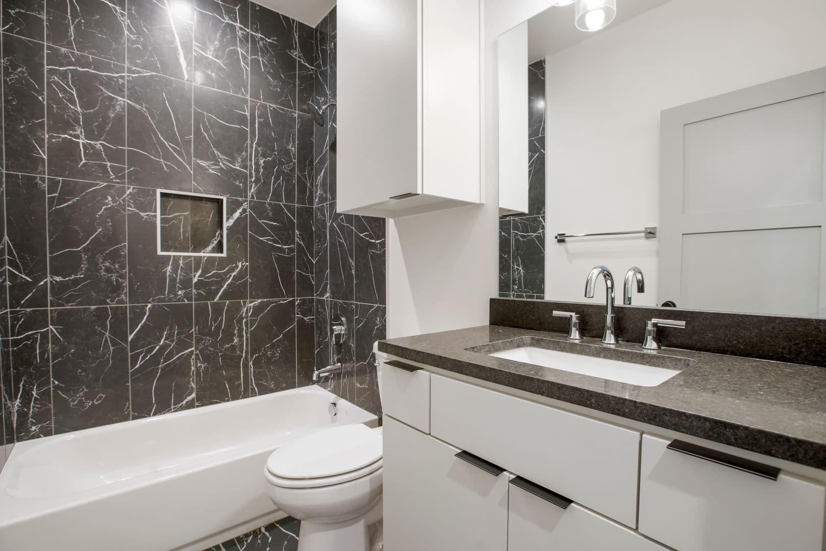 Tulsa Apartment: 1411 S Quaker Ave