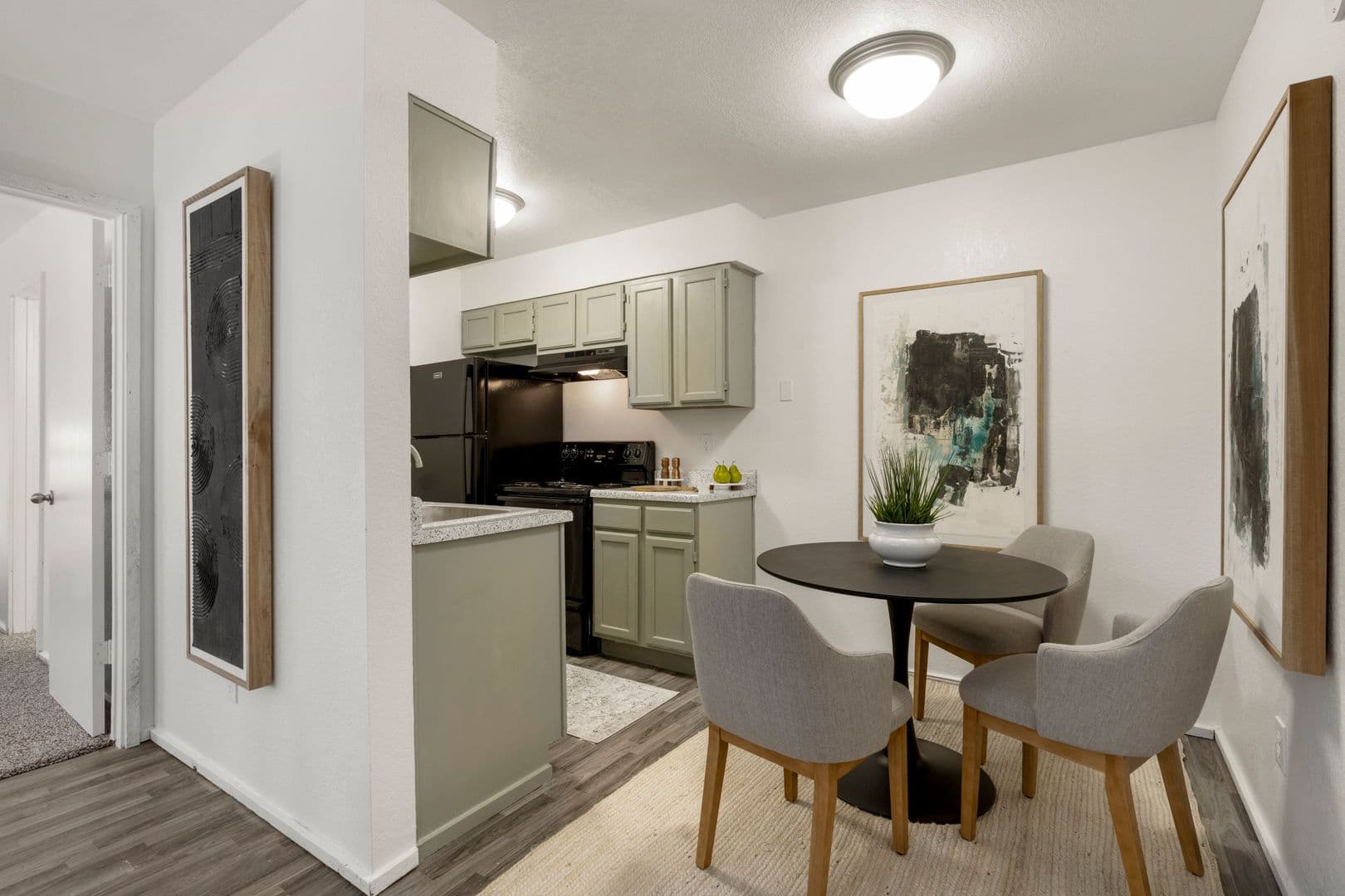 Norman Apartment: 3001 Oak Tree Ave