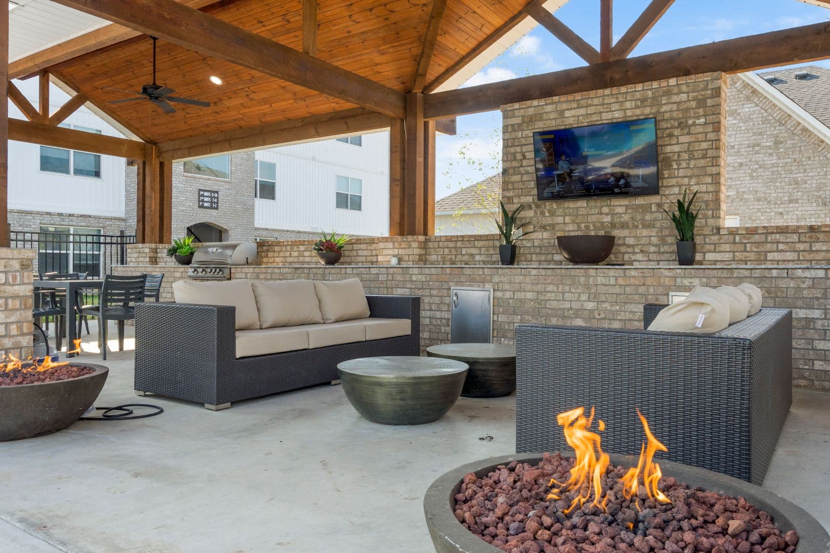 Springdale Apartment: 617 Spallone Blvd