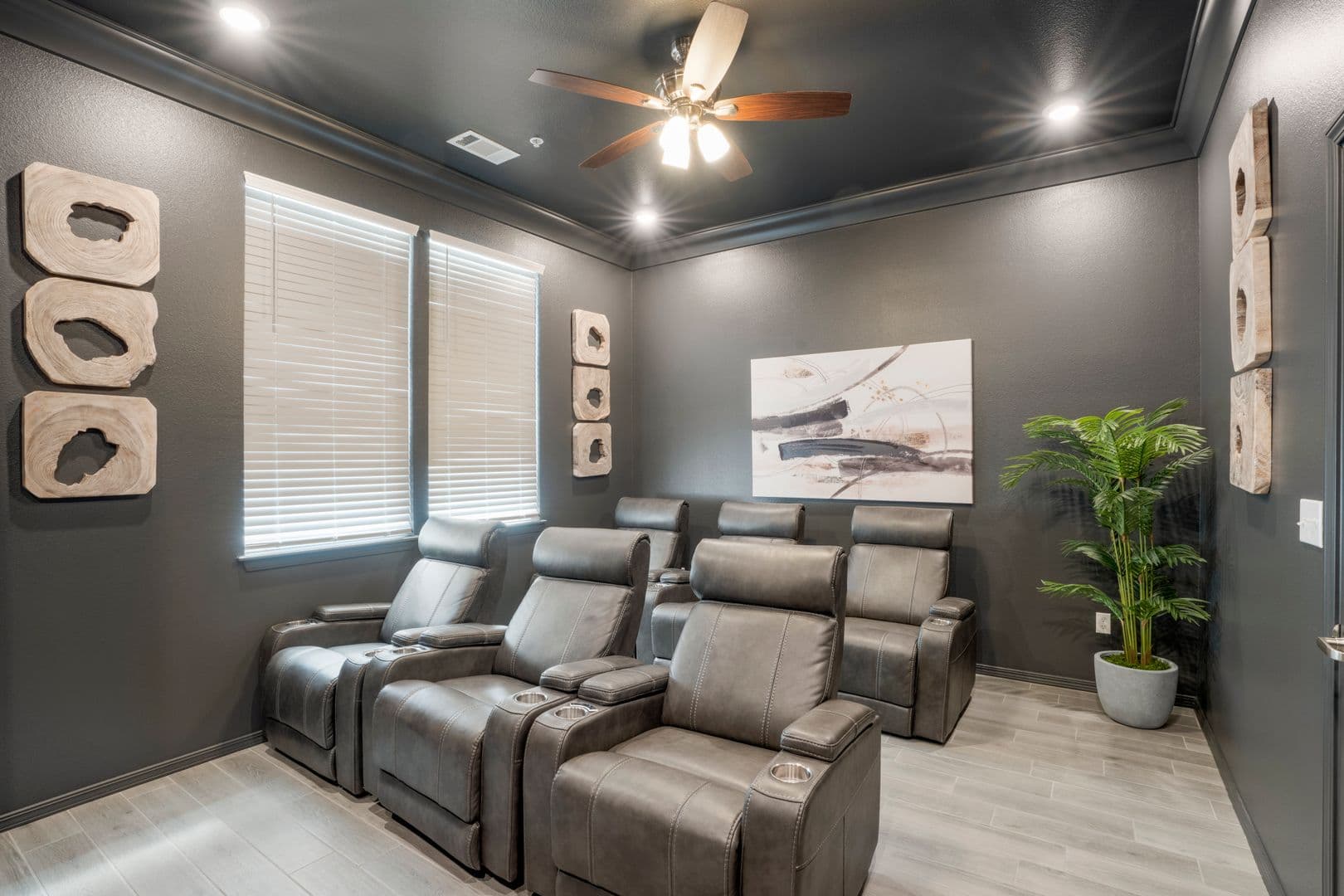 Springdale Apartment: 3324 S Old Missouri Rd