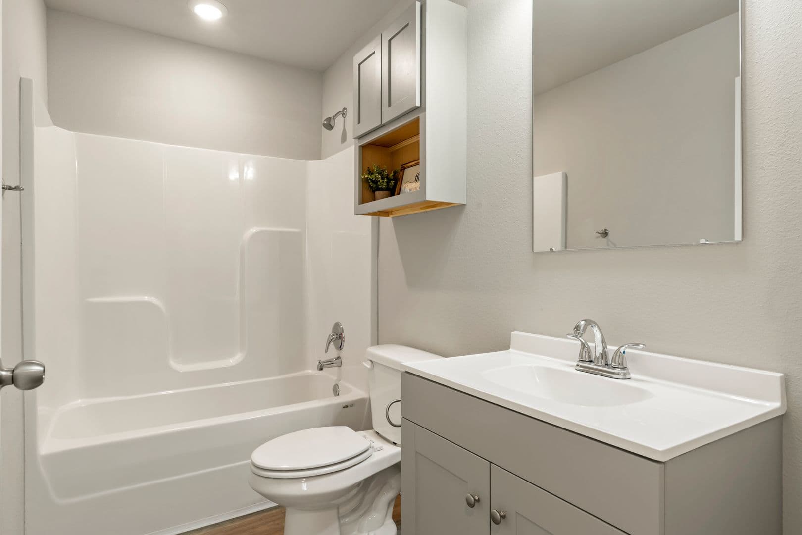 Springdale Apartment: 3324 S Old Missouri Rd
