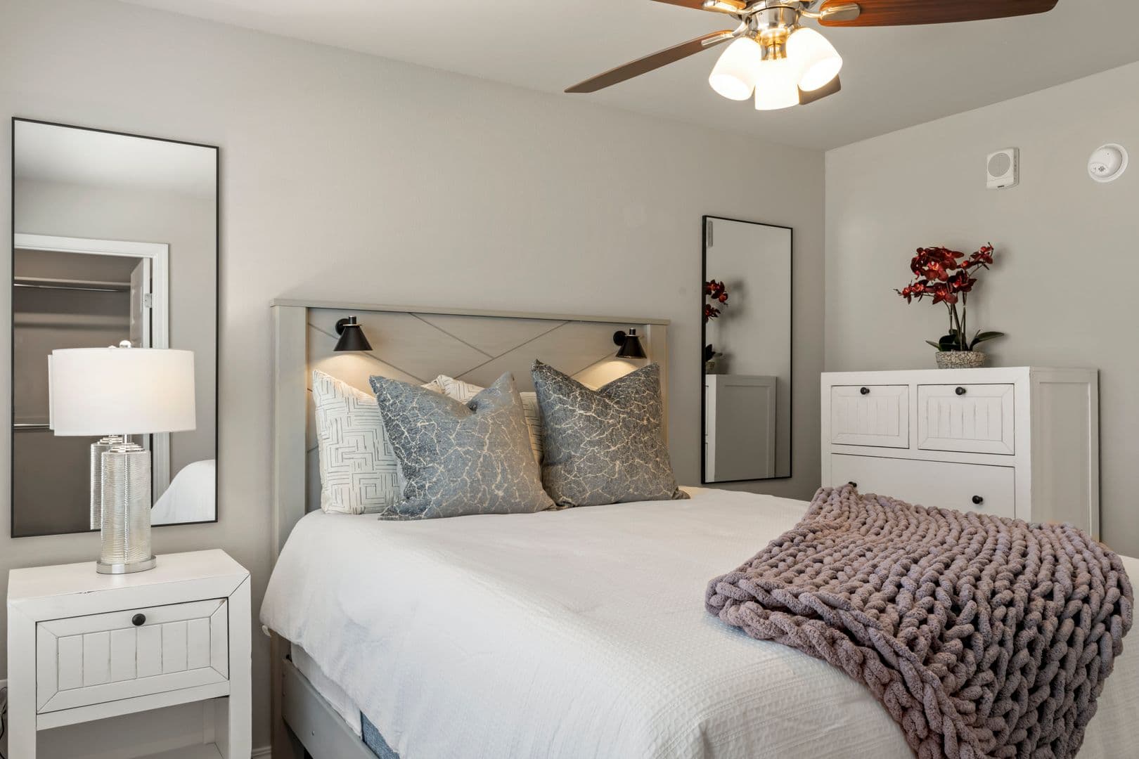 Springdale Apartment: 3324 S Old Missouri Rd