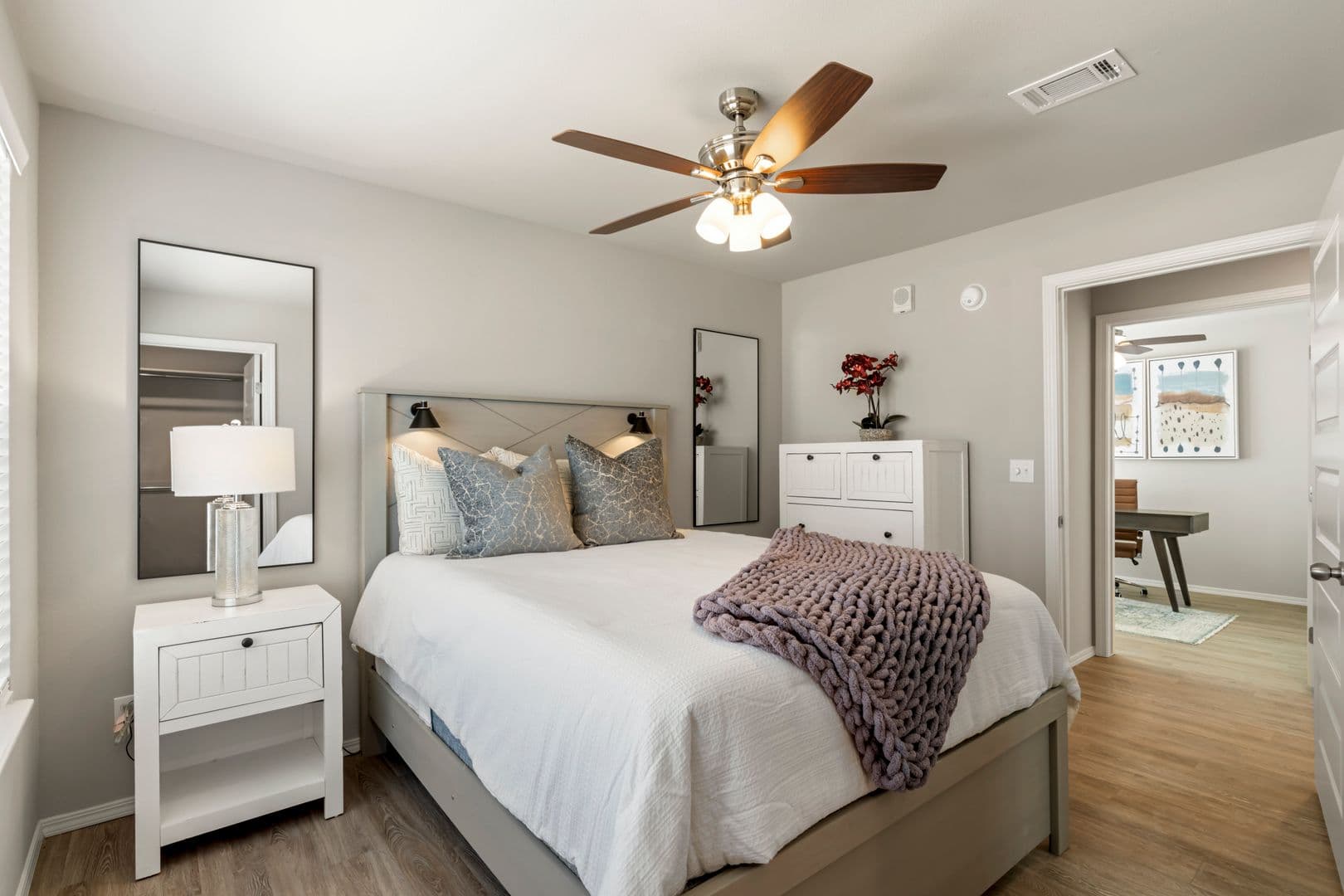 Springdale Apartment: 3324 S Old Missouri Rd