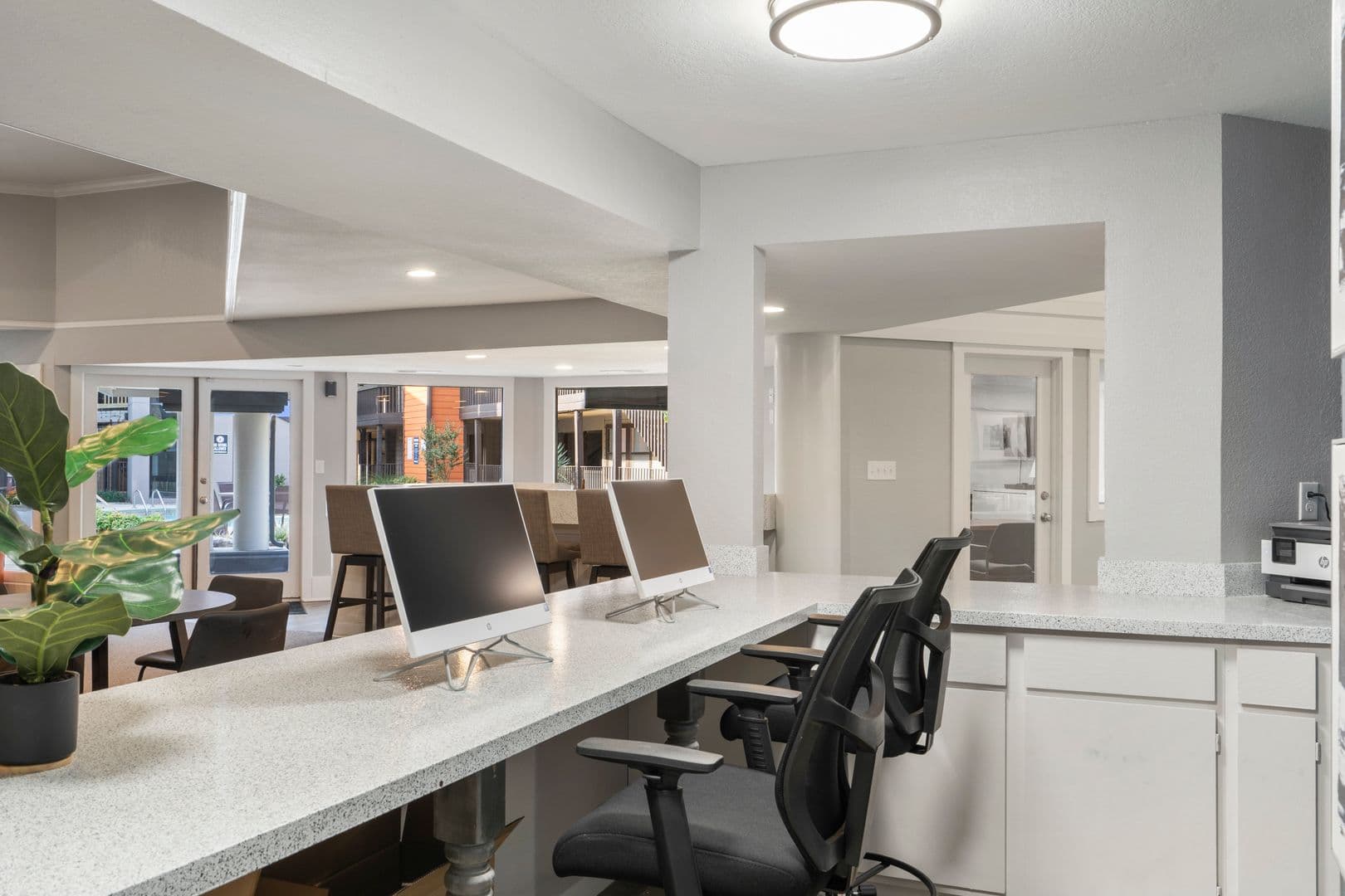 Tulsa Apartment: 10011 S Sheridan Road