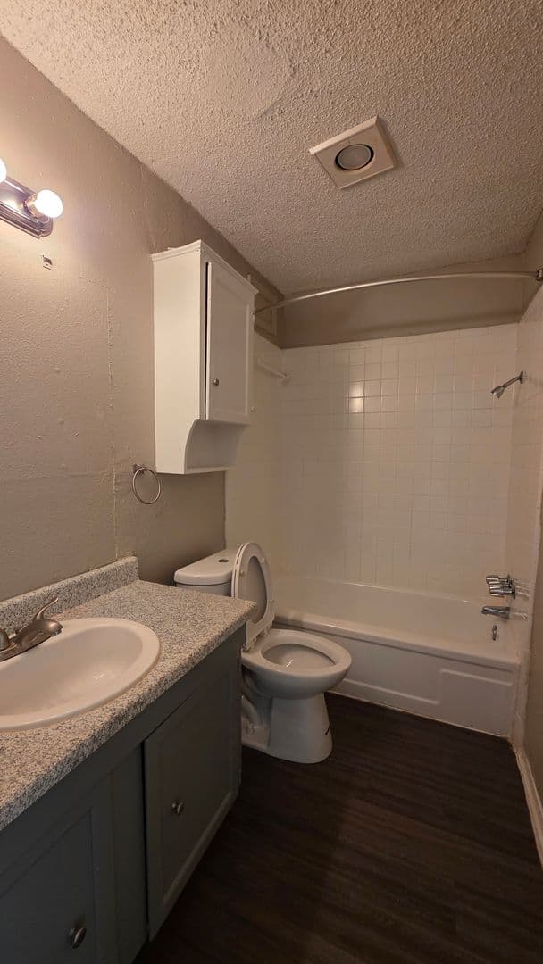 Oklahoma City Apartment: 2700 Indian Creek Blvd