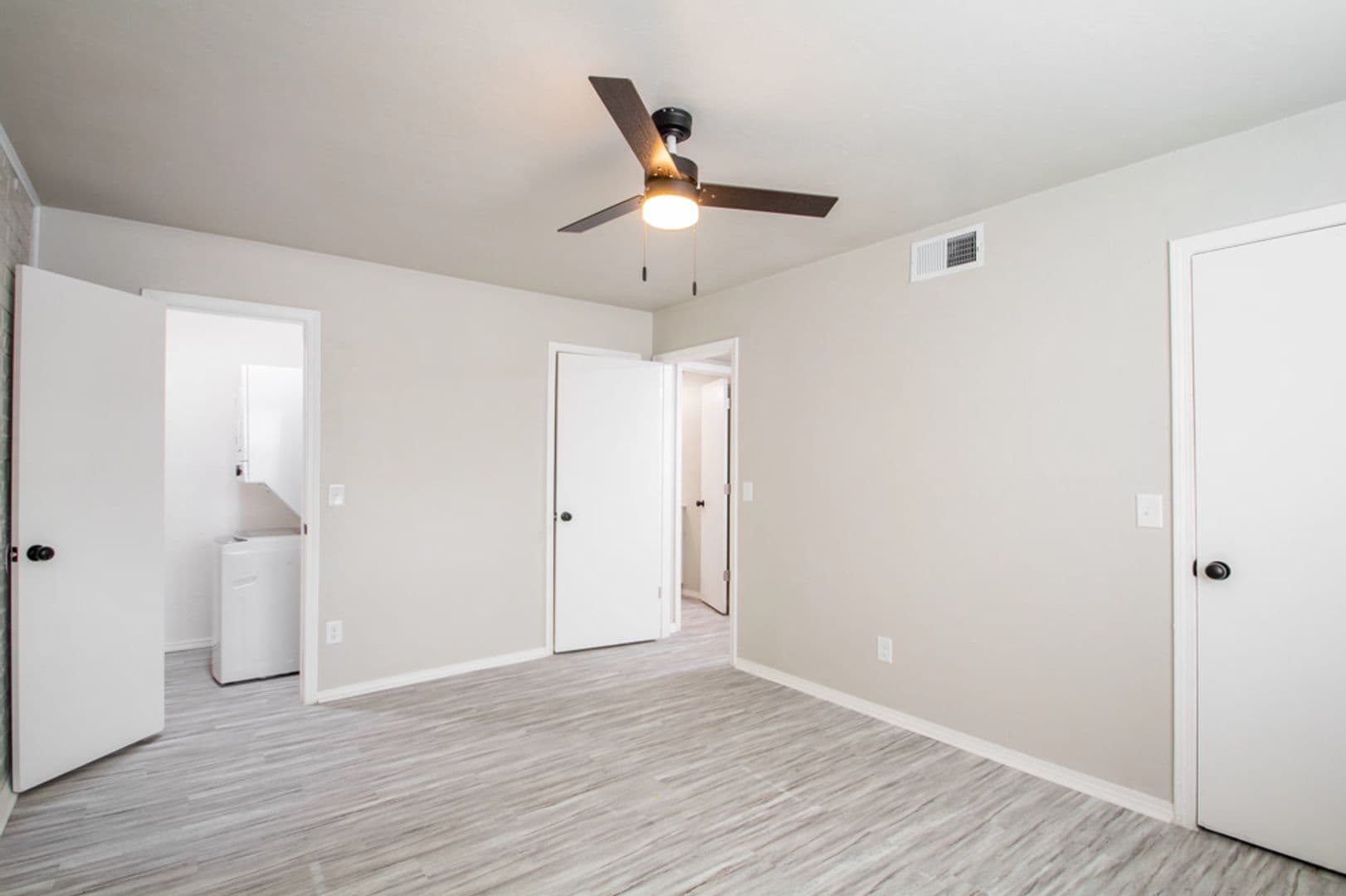 Norman Apartment: 917 24th Ave SW
