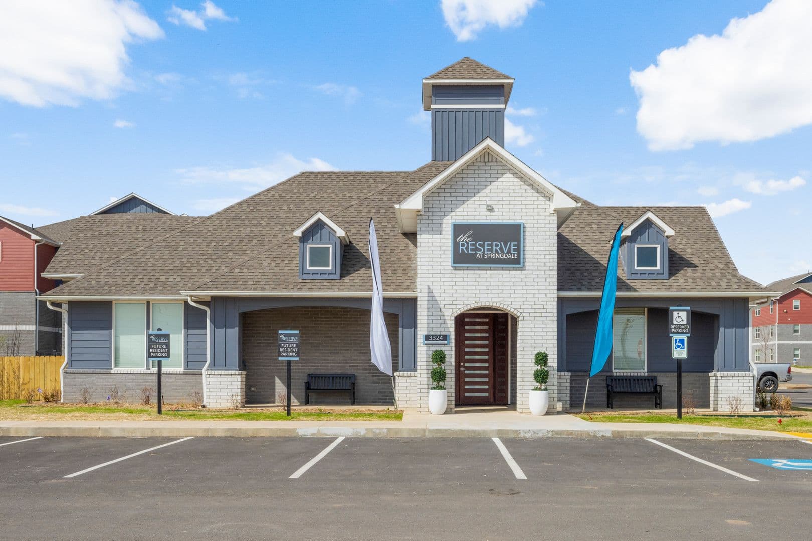 Springdale Apartment: 3324 S Old Missouri Rd