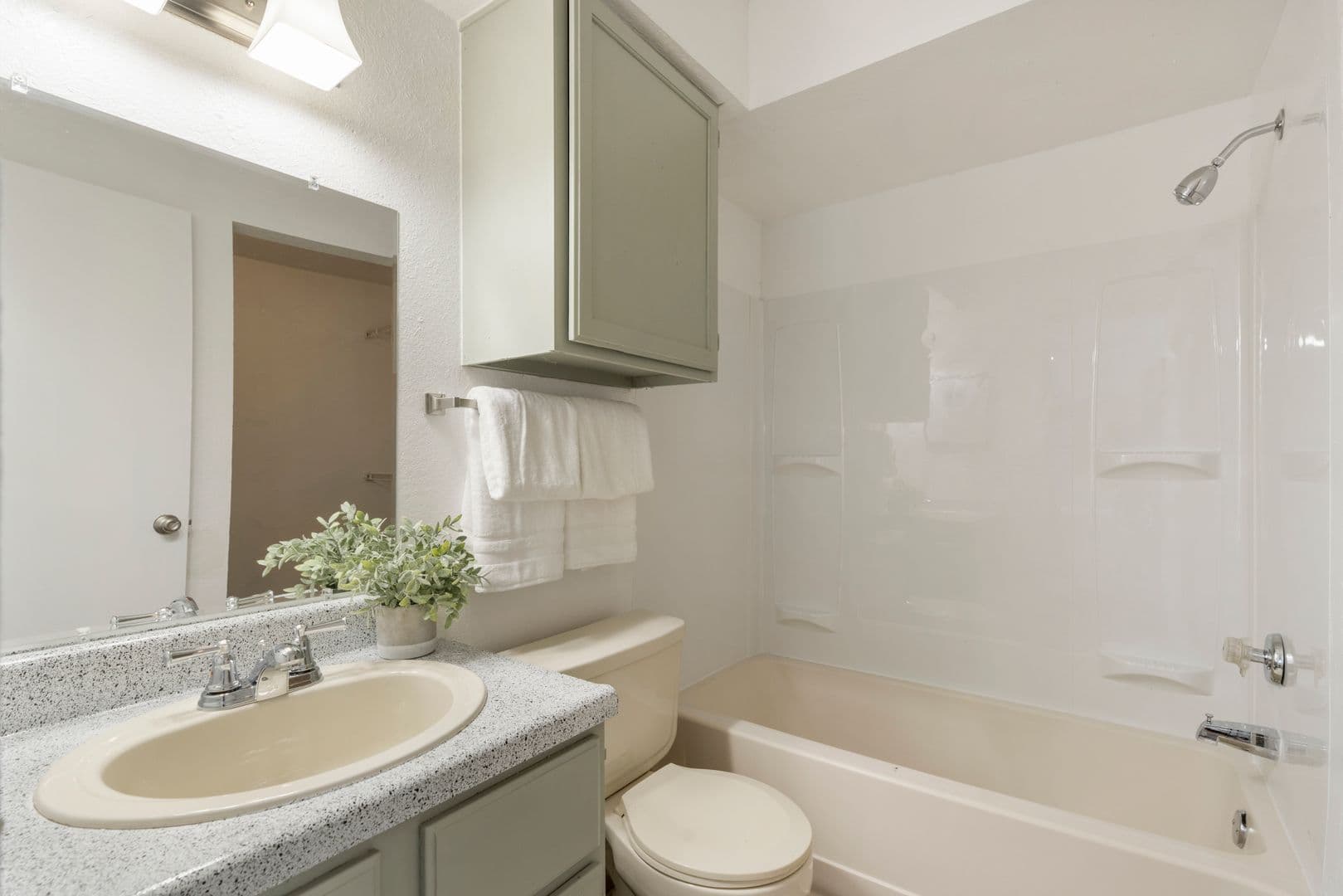 Norman Apartment: 1100 Oak Tree Ave