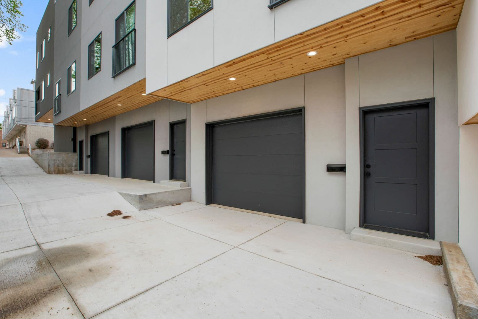 Tulsa Apartment: 1411 S Quaker Ave