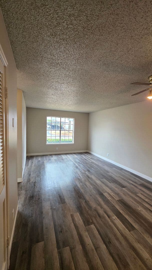 Oklahoma City Apartment: 2700 Indian Creek Blvd