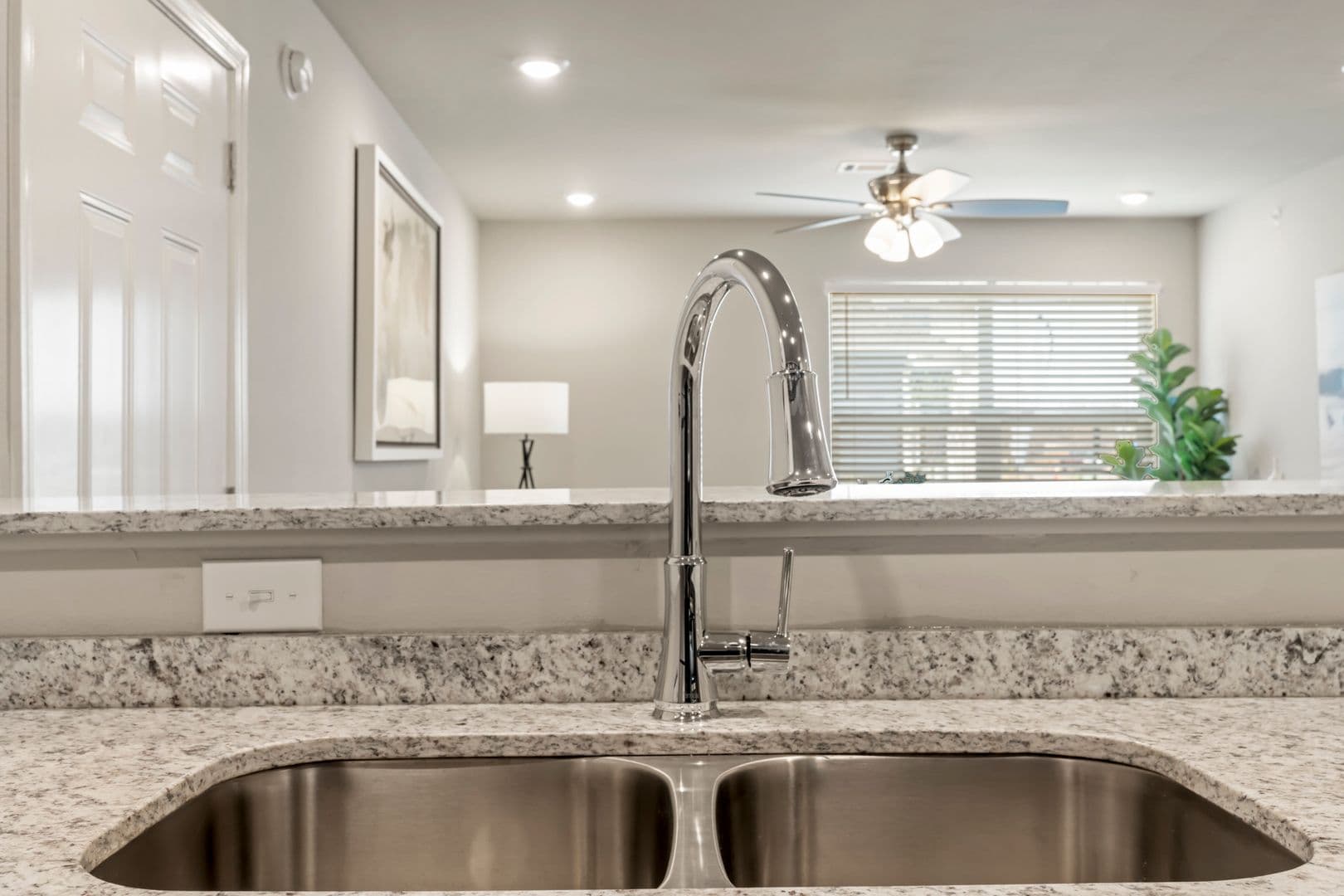Springdale Apartment: 3324 S Old Missouri Rd