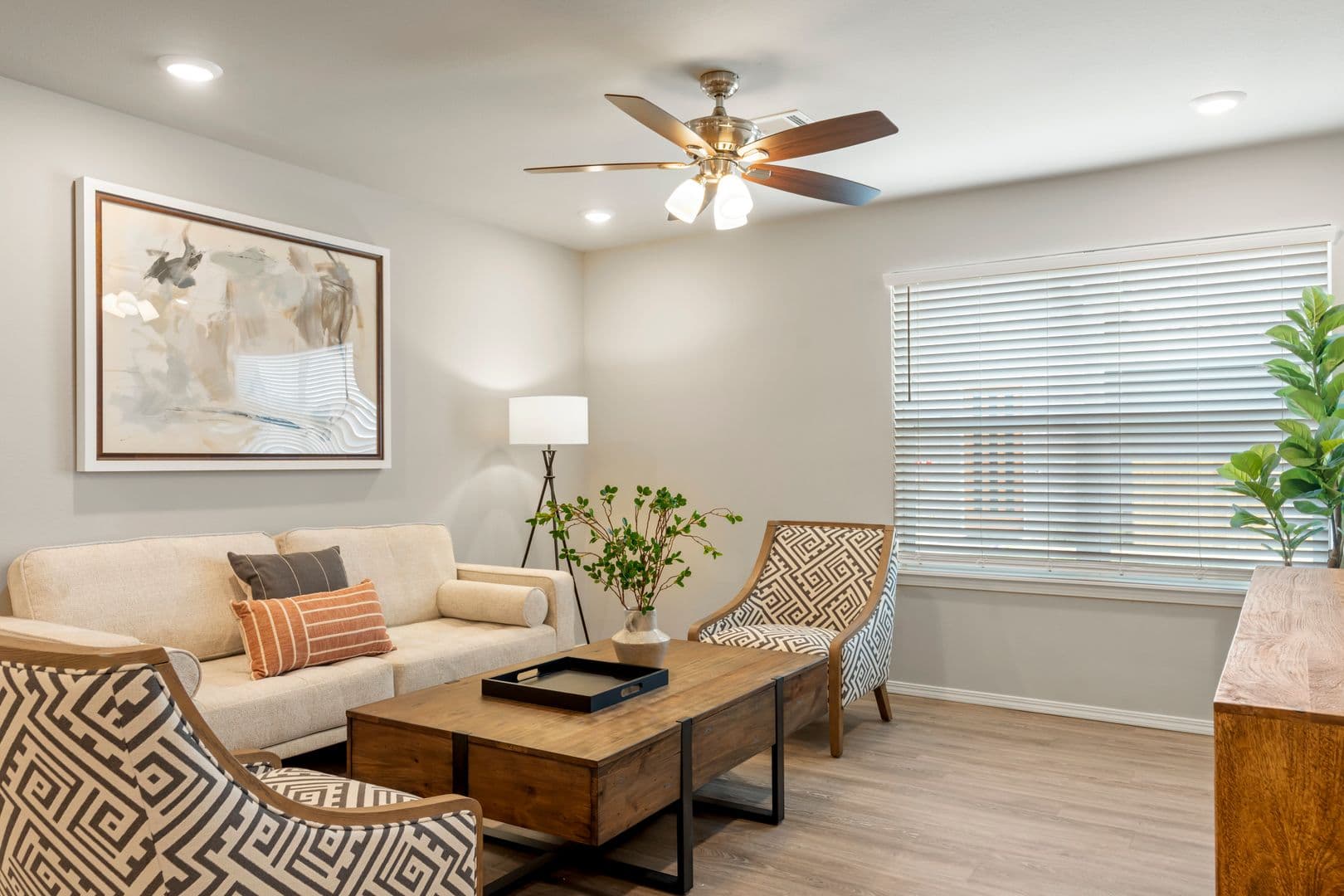 Springdale Apartment: 3324 S Old Missouri Rd