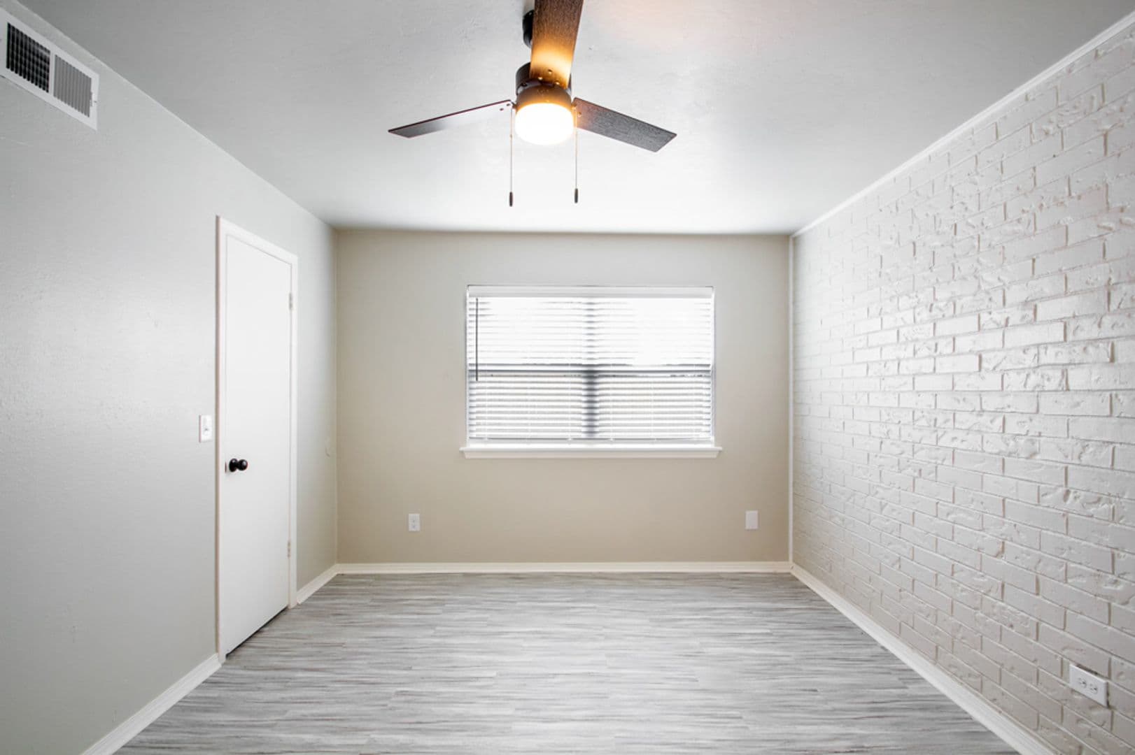 Norman Apartment: 917 24th Ave SW
