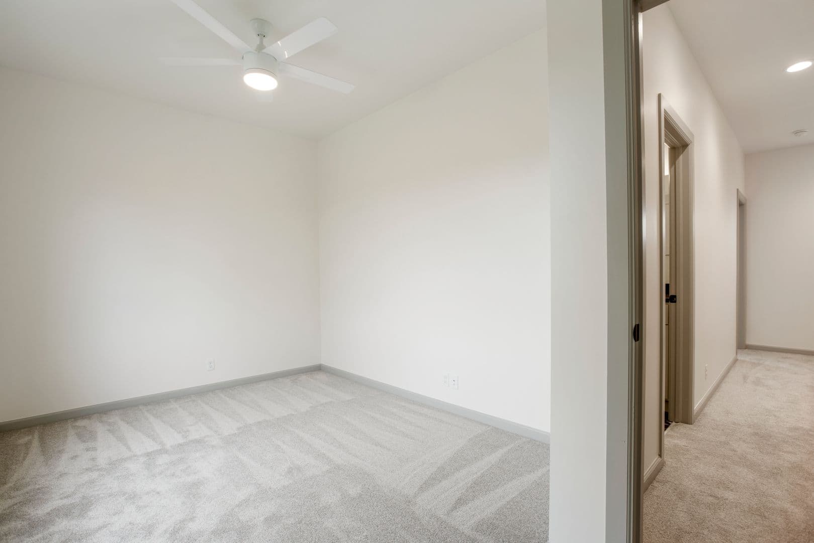 Tulsa Apartment: 1411 S Quaker Ave