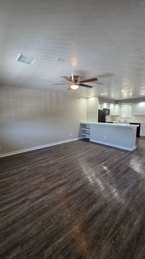 Oklahoma City Apartment: 2700 Indian Creek Blvd