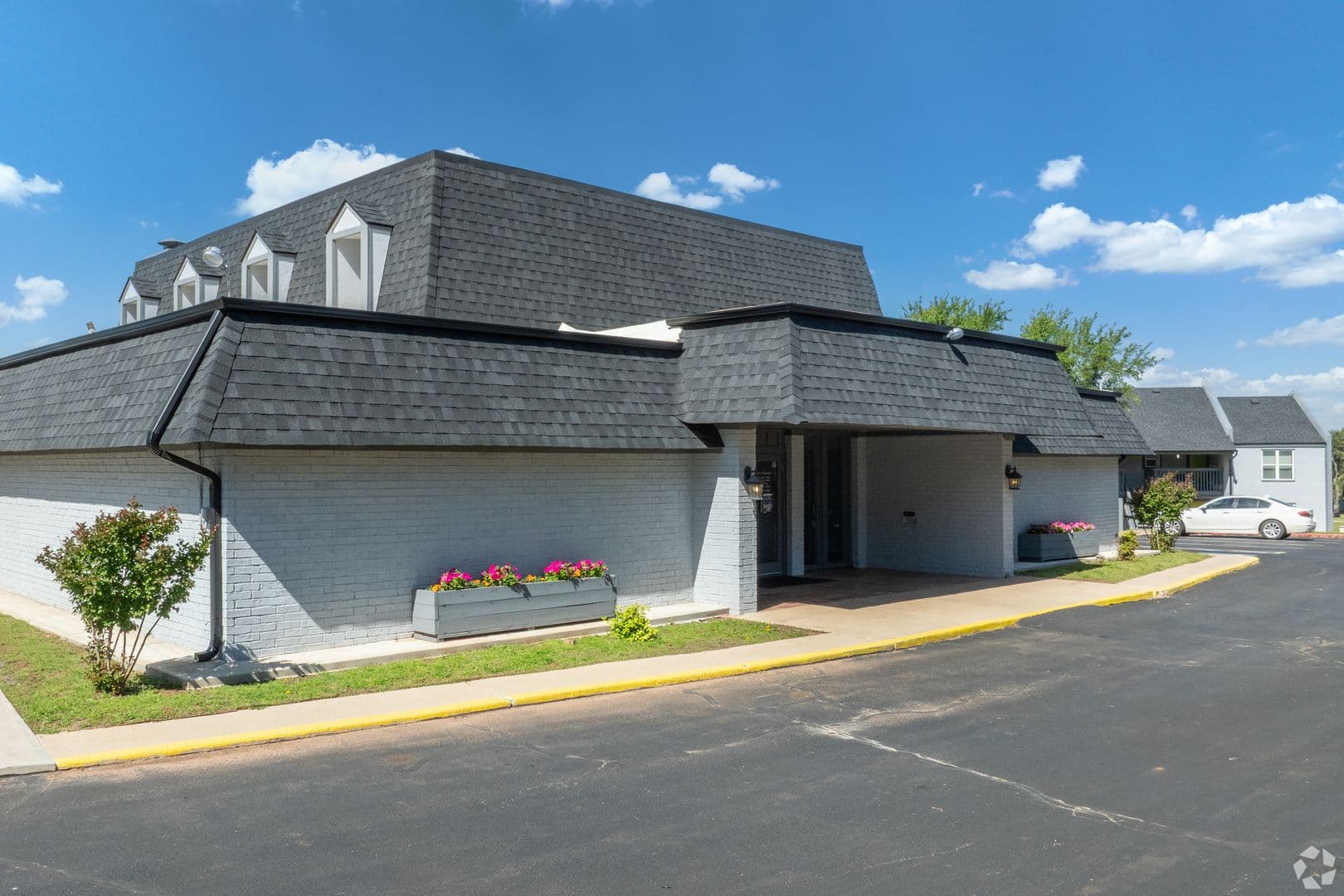Oklahoma City Apartment: 2700 Indian Creek Blvd