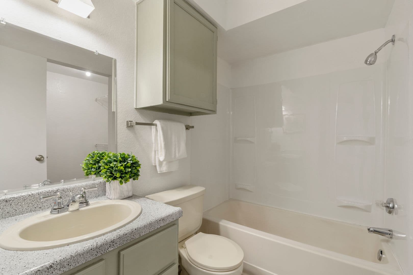 Norman Apartment: 1100 Oak Tree Ave