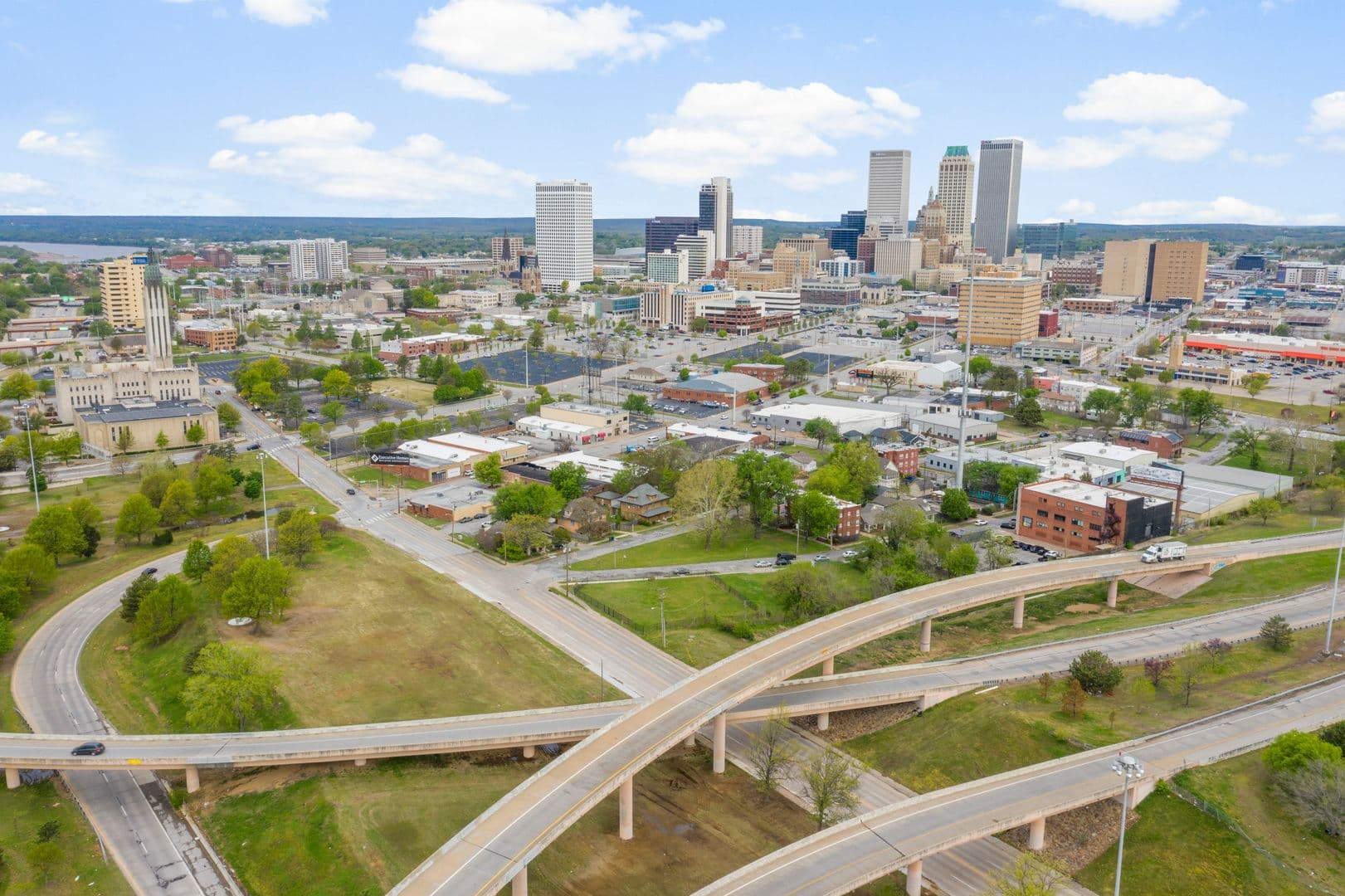 Tulsa Apartment: 1411 S Quaker Ave