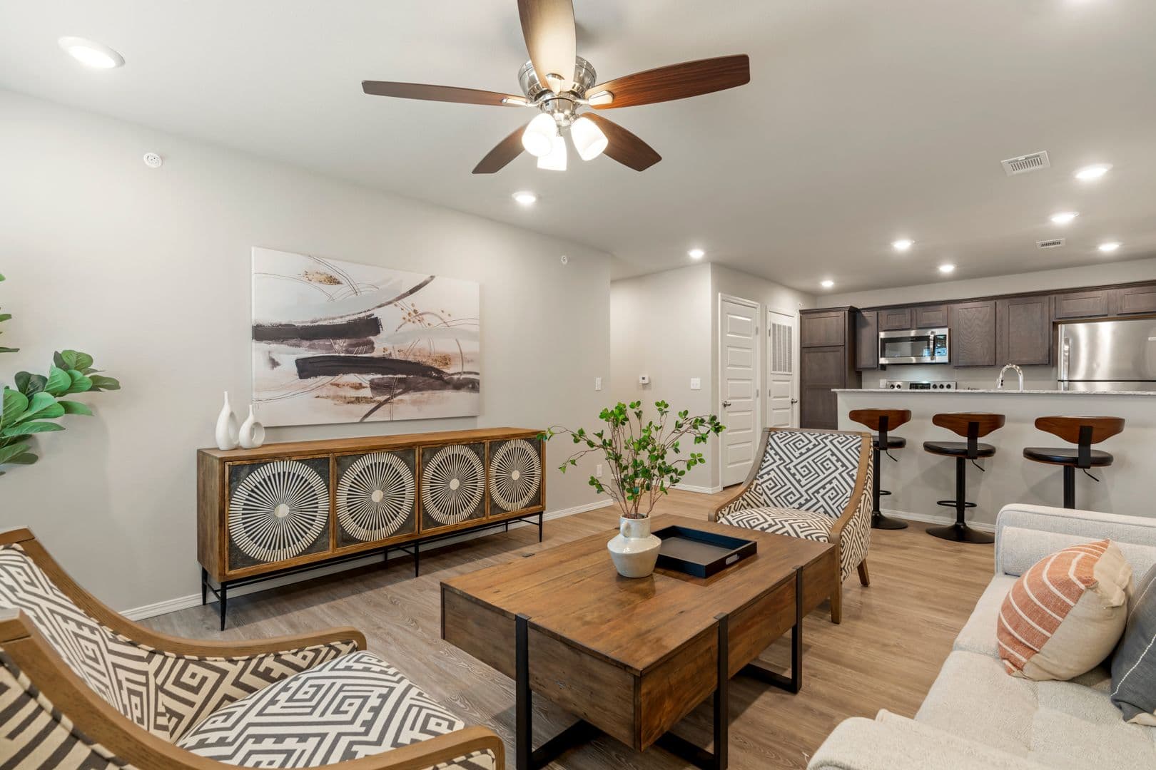 Springdale Apartment: 3324 S Old Missouri Rd