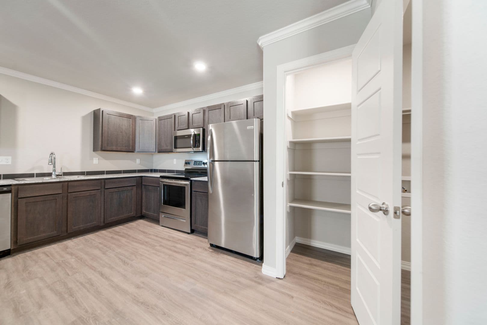 Springdale Apartment: 617 Spallone Blvd