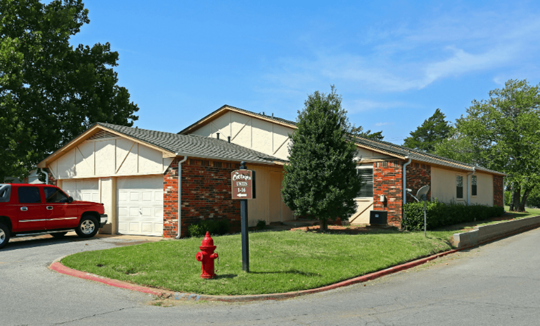 Edmond Apartment: 800 Chowning Ave
