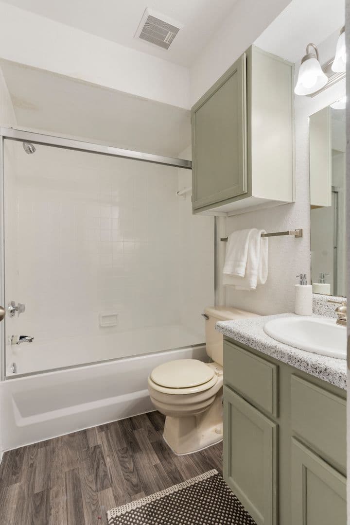 Norman Apartment: 3001 Oak Tree Ave