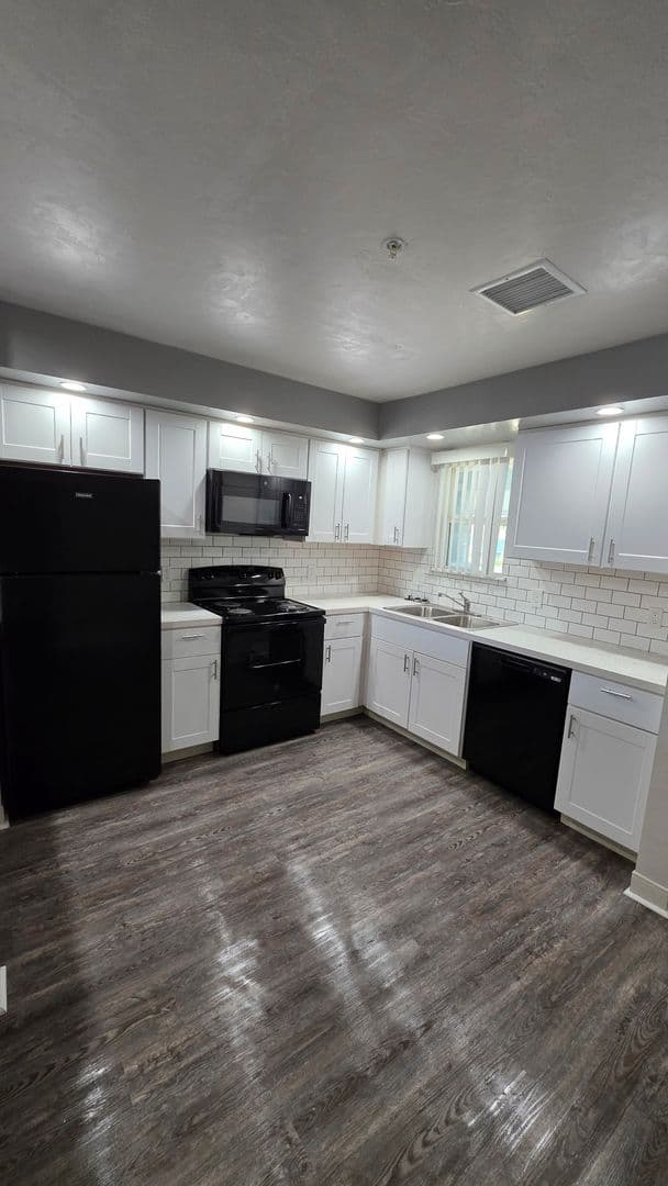 Oklahoma City Apartment: 2700 Indian Creek Blvd