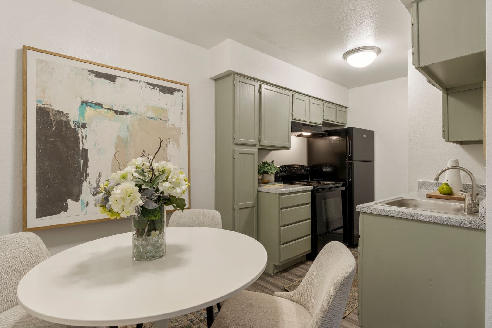 Norman Apartment: 1100 Oak Tree Ave