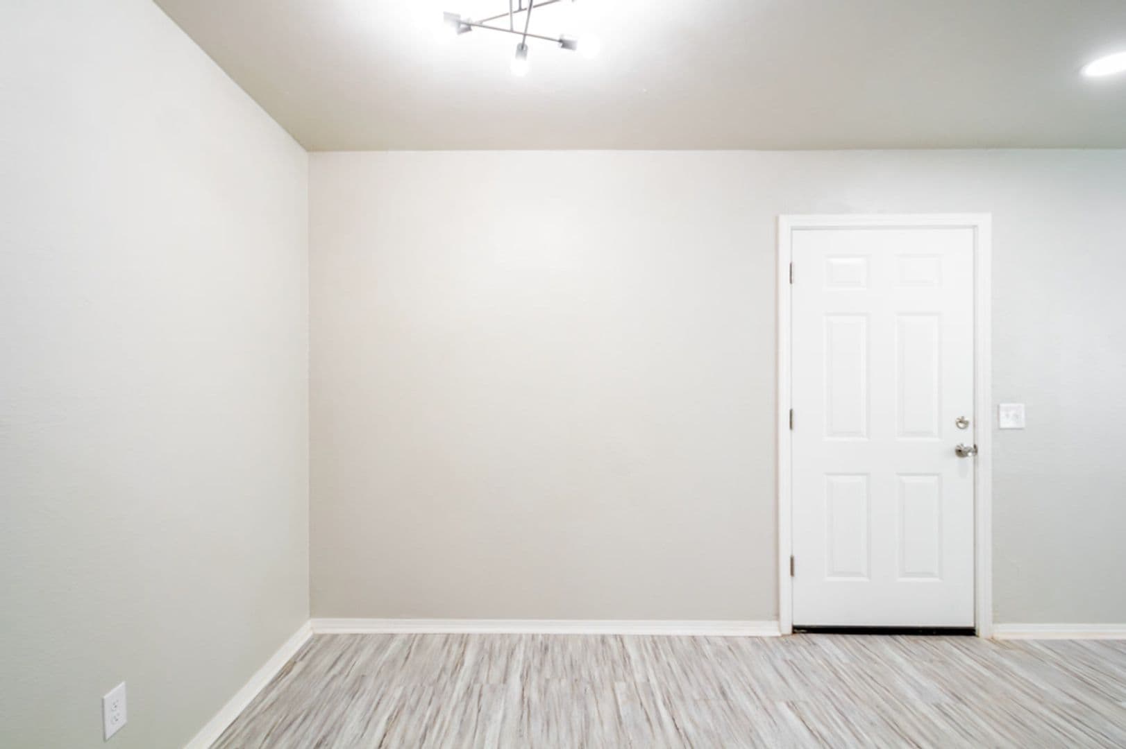 Norman Apartment: 917 24th Ave SW