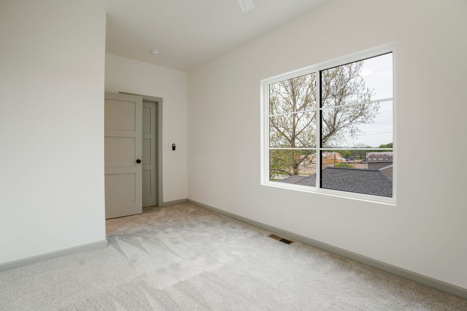 Tulsa Apartment: 1411 S Quaker Ave