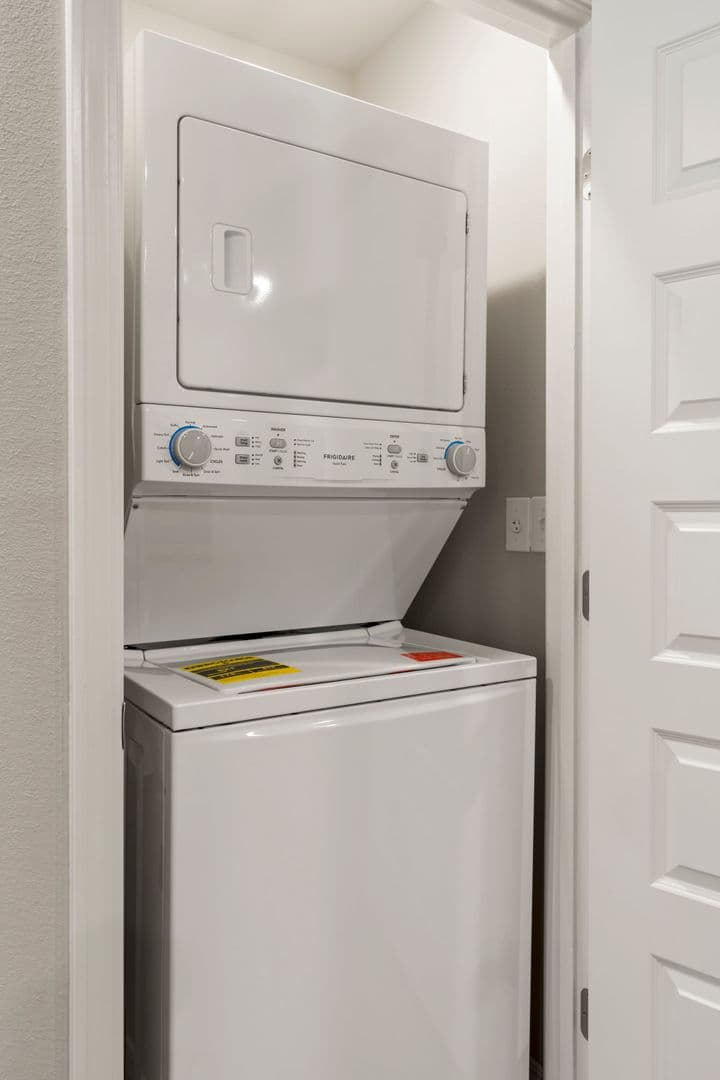 Springdale Apartment: 3324 S Old Missouri Rd