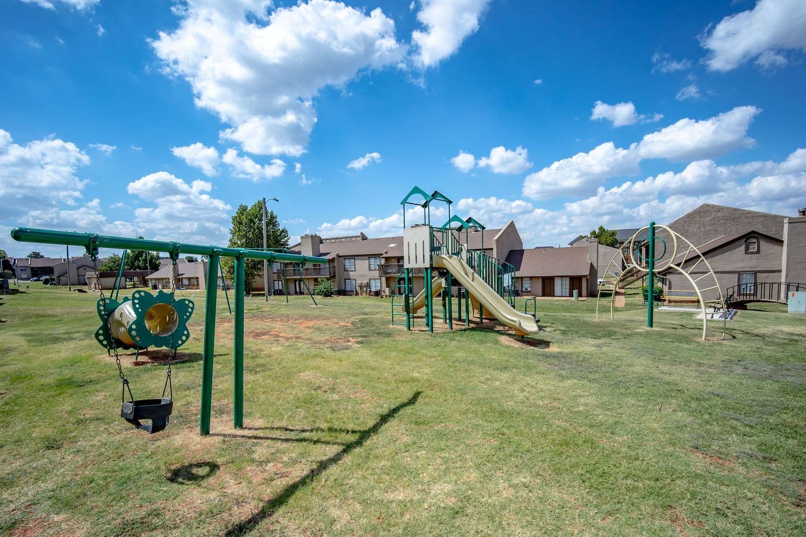 Oklahoma City Apartment: 2700 Indian Creek Blvd