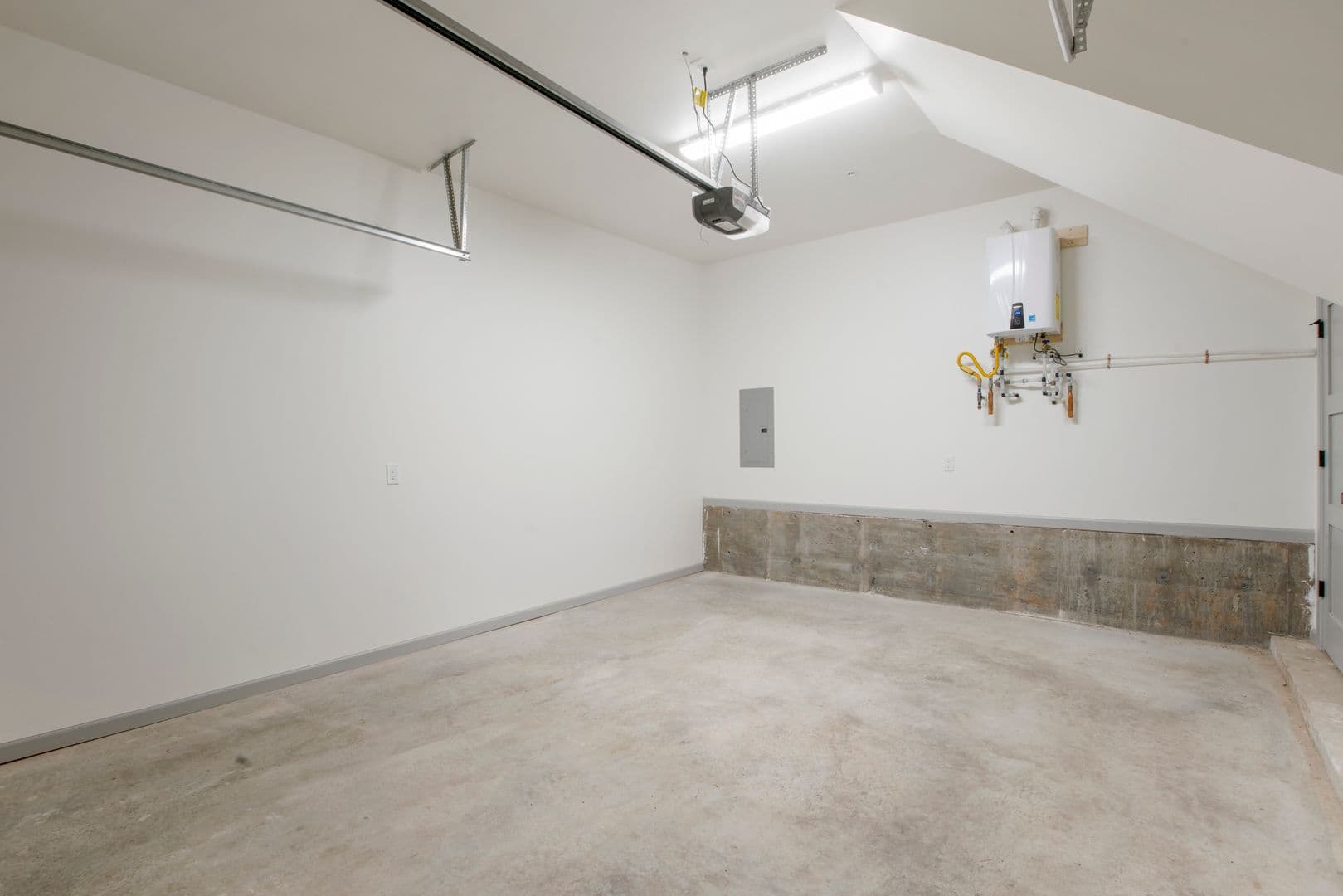 Tulsa Apartment: 1411 S Quaker Ave