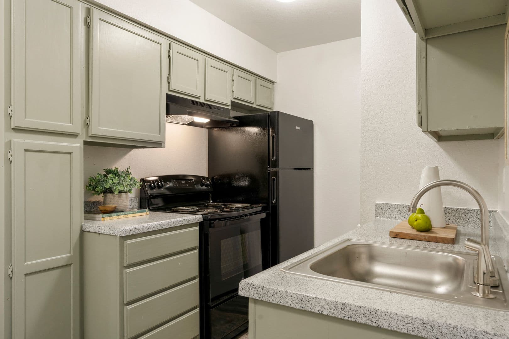 Norman Apartment: 1100 Oak Tree Ave