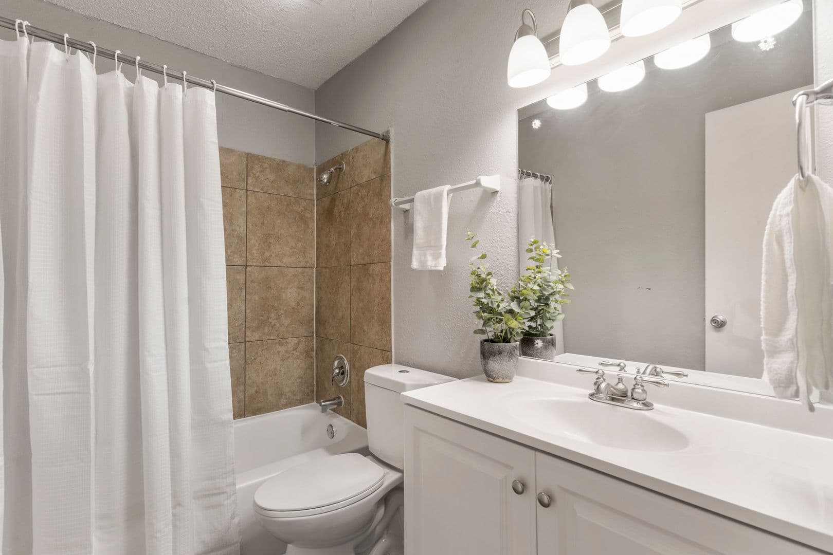Tulsa Apartment: 10149 E. 32nd St