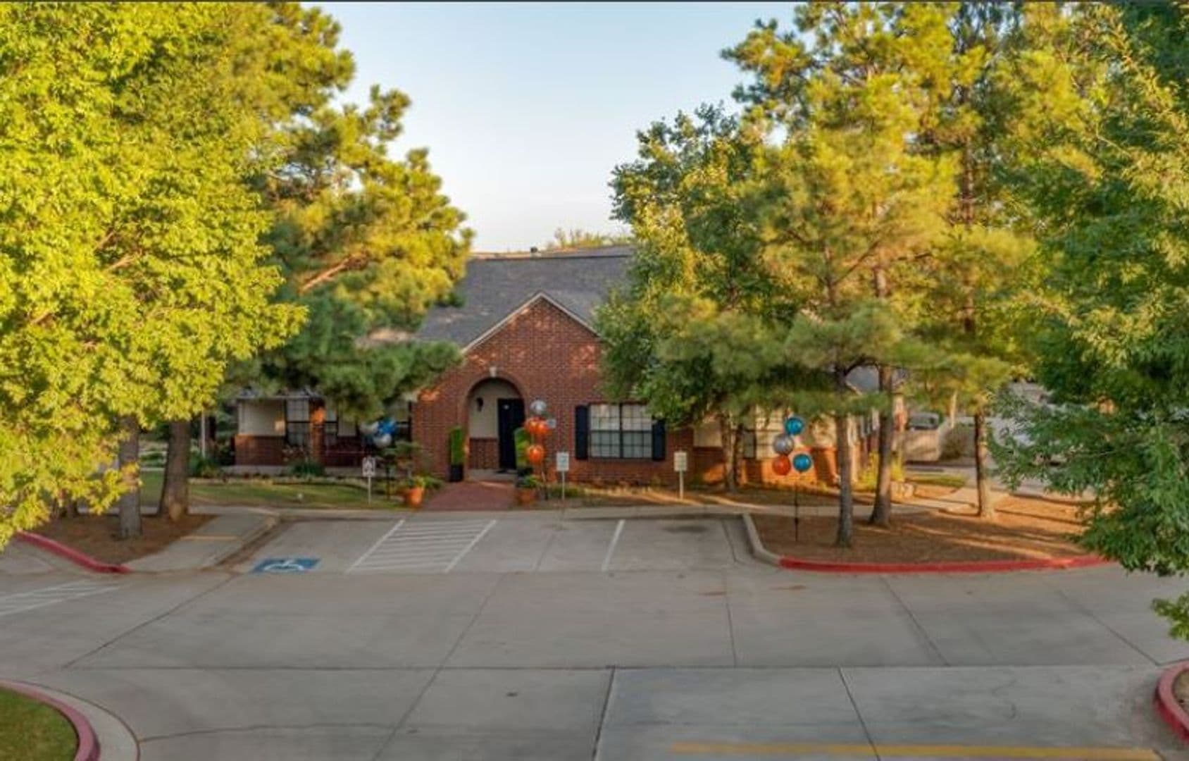 Norman Apartment: 1900 Renaissance Dr